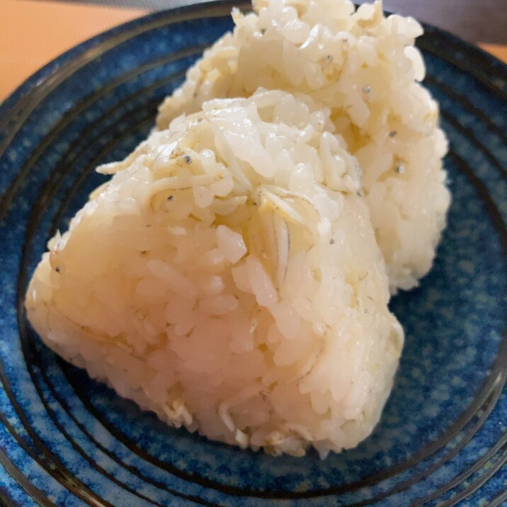 醤油しらすのおにぎり